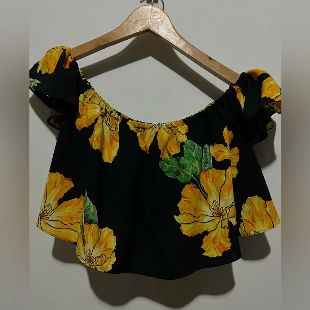 Zara Off the shoulder shirt Floral print Size XS